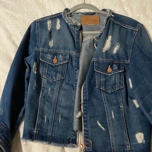 Ripped Jean jacket with zipper